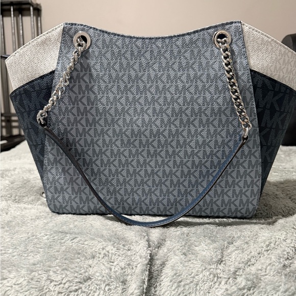 Michael Kors Blue and Cream Shoulder Bag - Picture 4 of 11